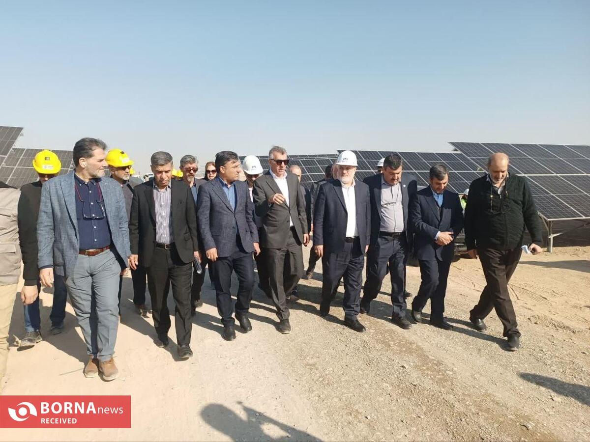 بازدید میدانی استاندار تهران از پروژه‌های نیروگاه خورشیدی در جنوب پایتخت