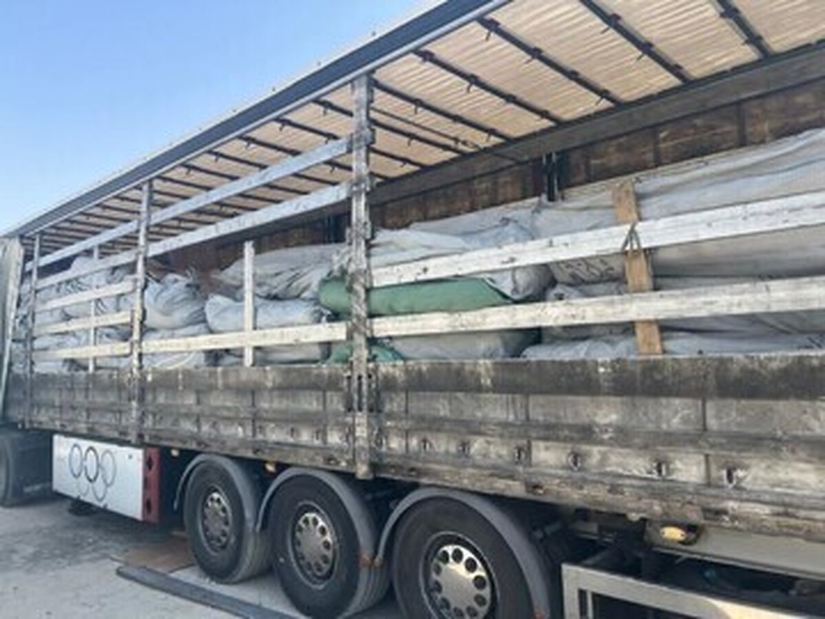 توقیف محموله ایزوگام در شهرستان نیمروز