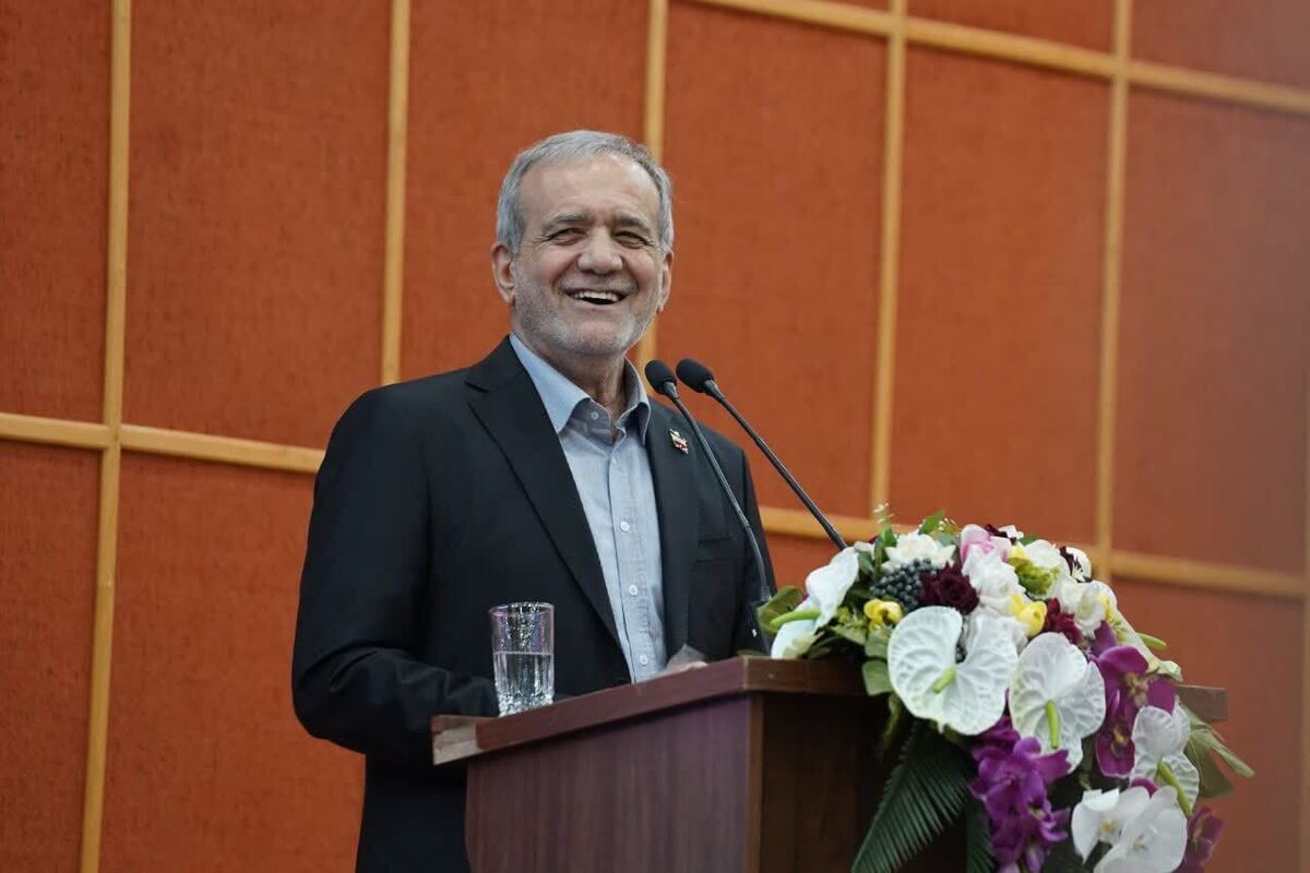 پزشکیان: فروش بنزین ۱۵۰۰ تومانی با خرید ۶۰ هزار تومانی بی‌منطق است / حمایت دولت فقط از تولید موتورهای هیبریدی