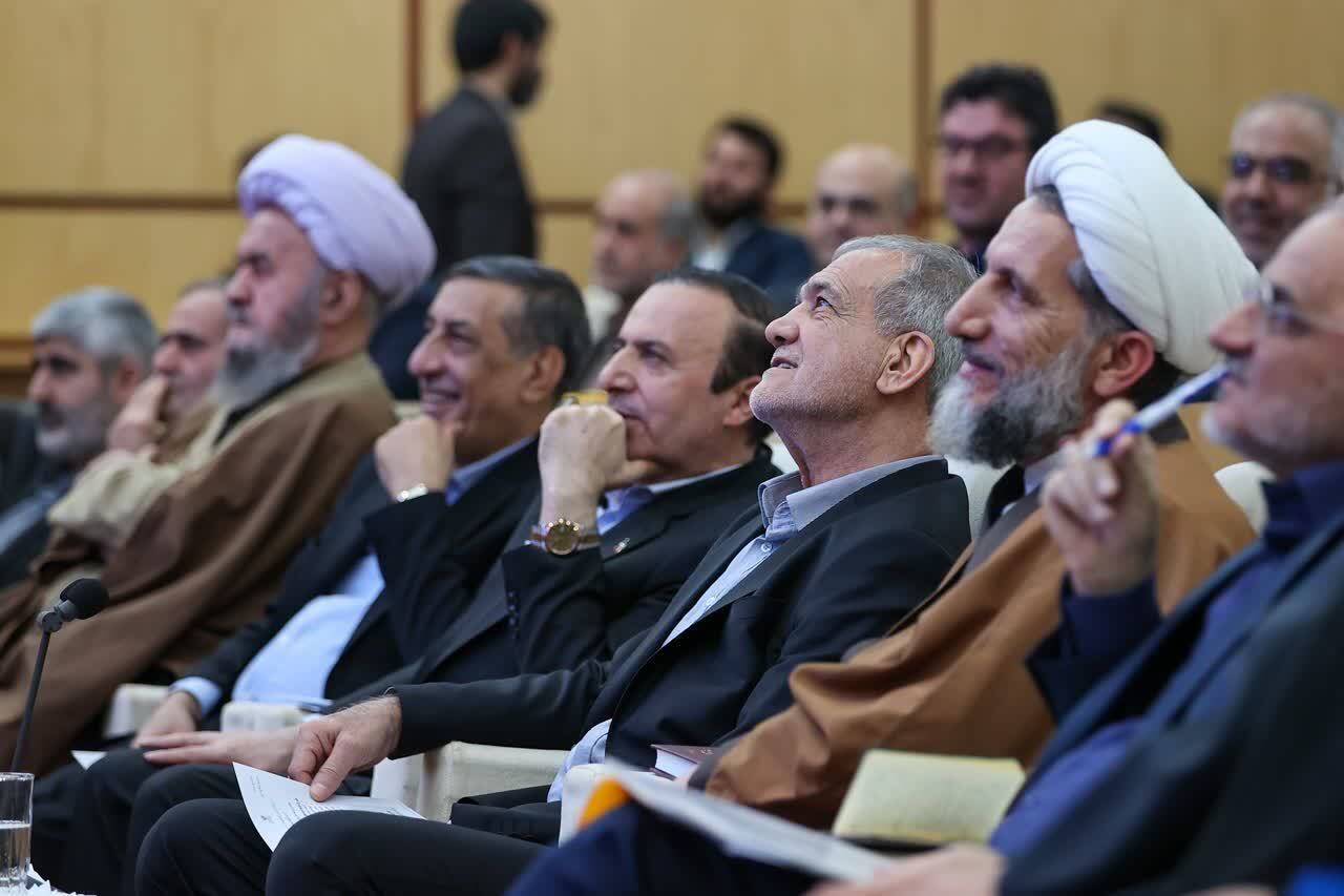 پزشکیان: برای حل مشکلات کشور باید از سیاسی‌کاری و محکوم کردن یکدیگر فاصله گرفت