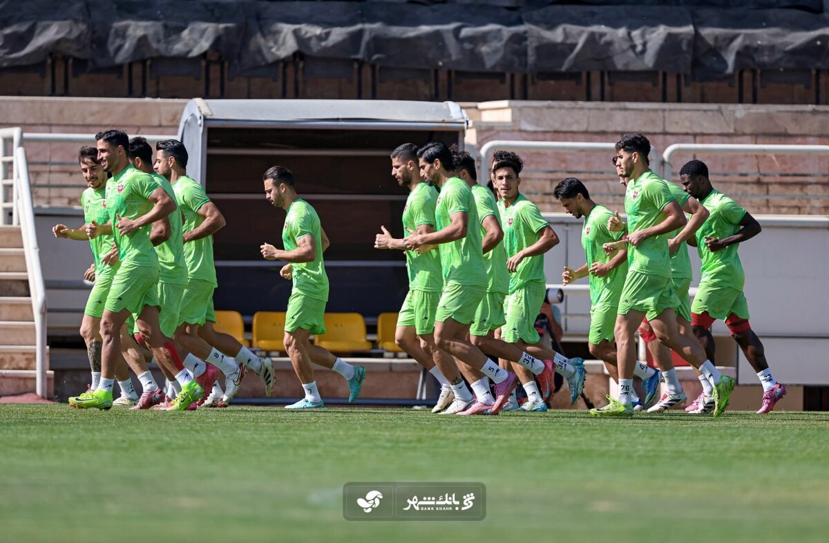 تشویق هاشمیان در روز غیبت ارونوف و شکاری/ هلی‌کوپتر پرسپولیسی‌ها را تمرین داد