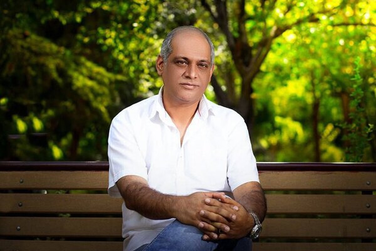 نادر فلاح با نمایش «رقص پا» همراه شد