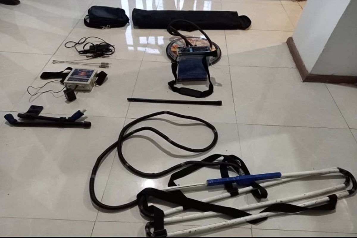 کشف ۲ دستگاه فلزیاب و دستگیری ۴ متهم