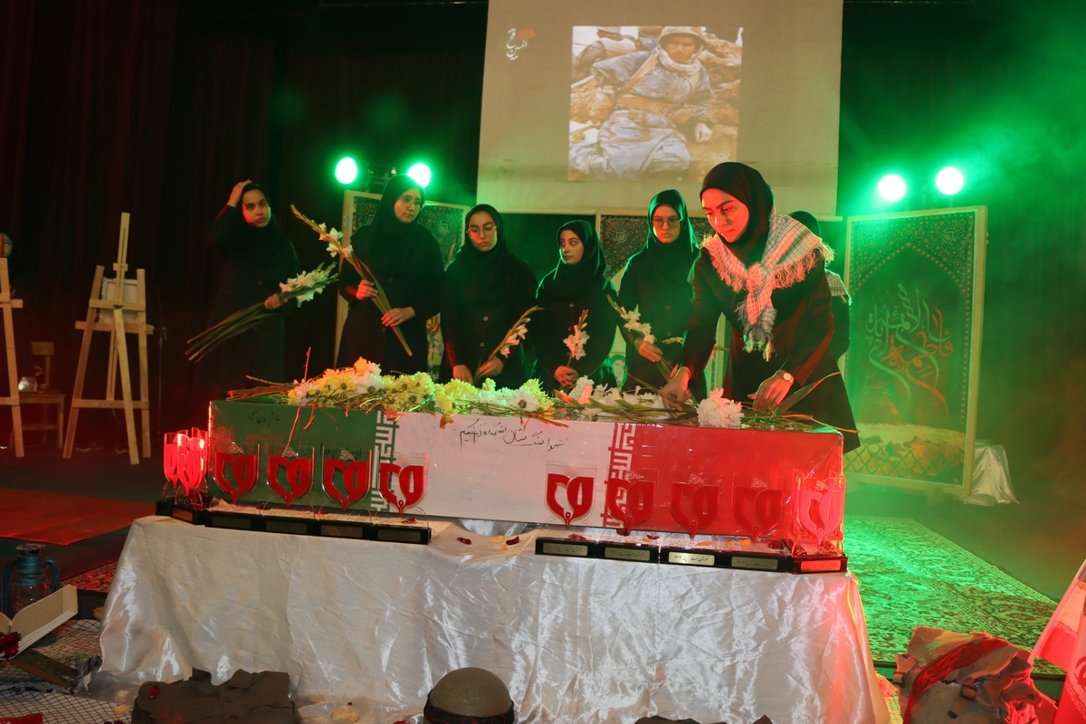 یادواره شهید حمیدی‌پور با حضور شهید گمنام در بروجن برگزار شد