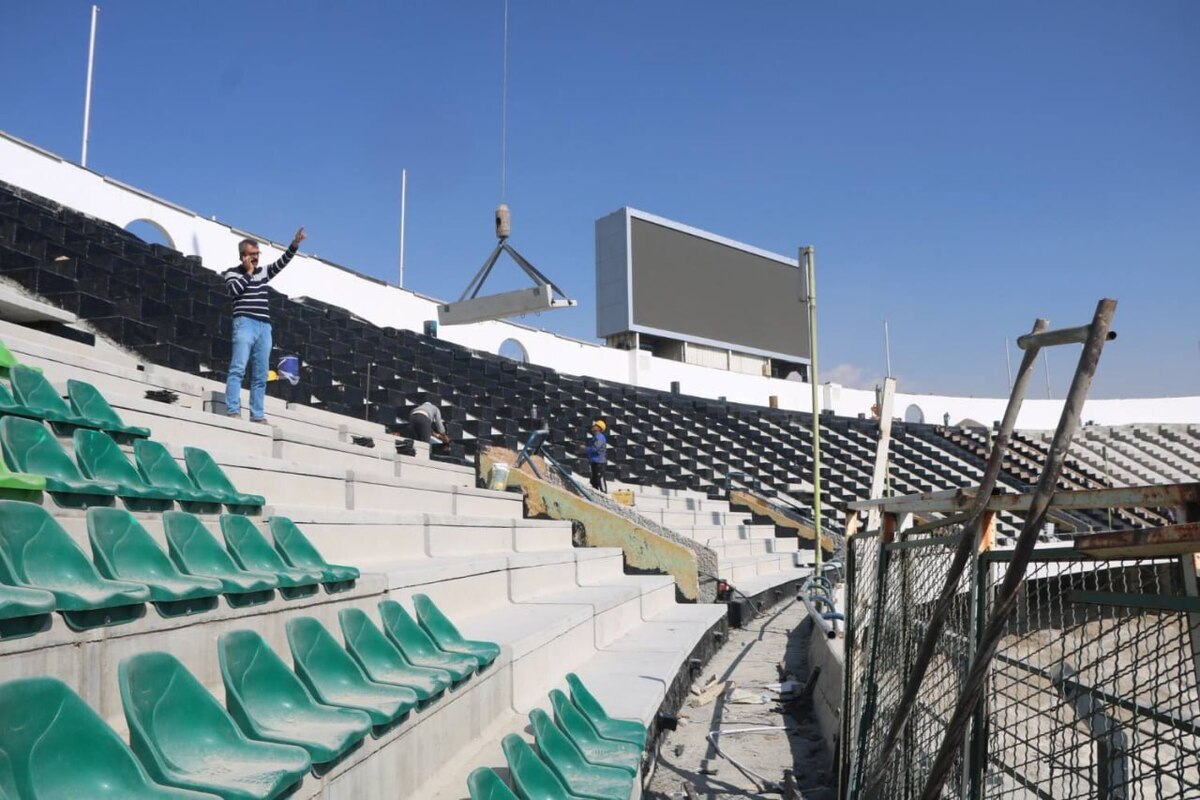  آغاز عملیات نصب سکوهای بتنی ضلع شمالی ورزشگاه آزادی