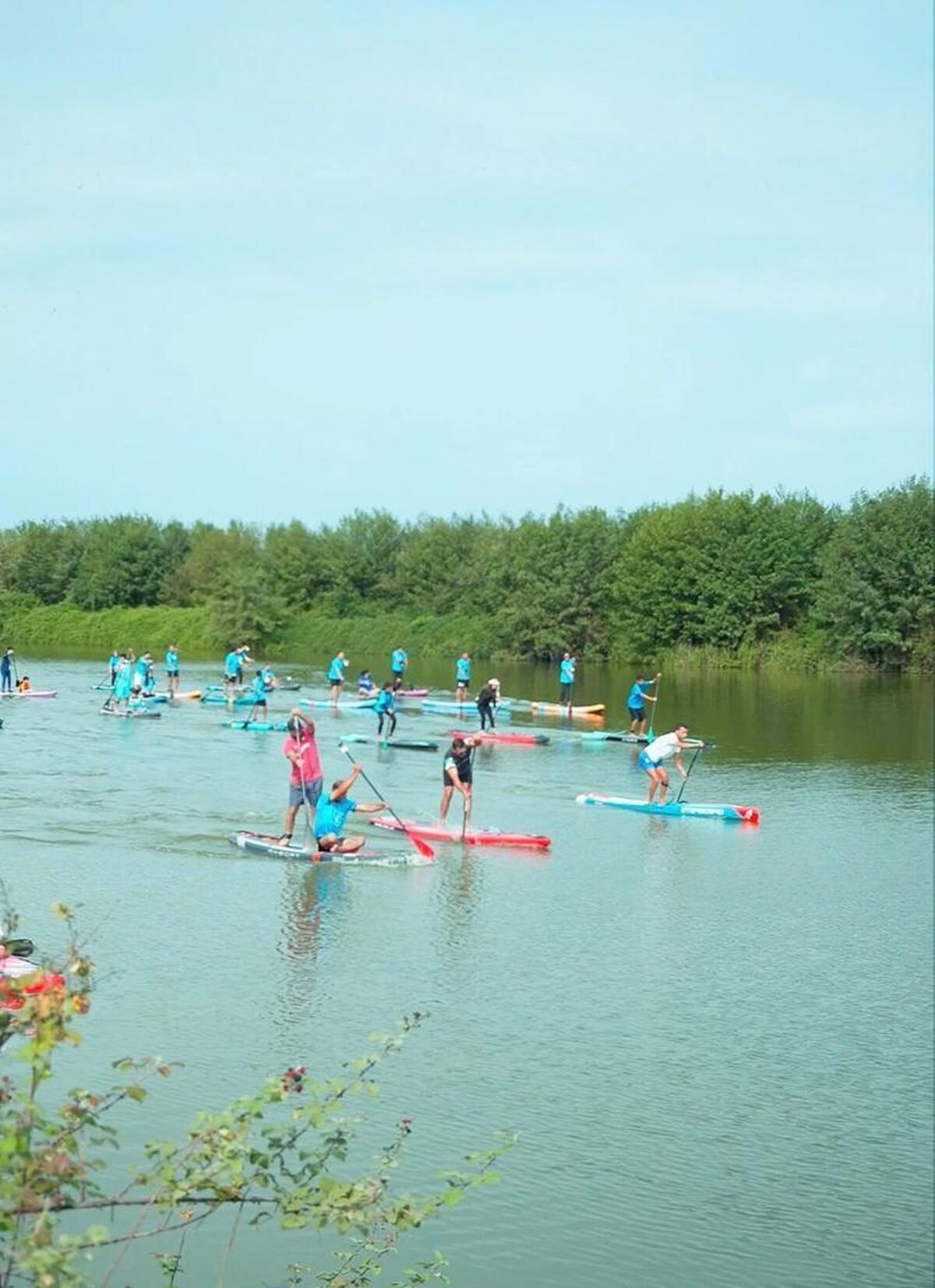 گردهمایی پدل‌برد گیلان در بندر انزلی با شعار «حمایت از فک کاسپین»