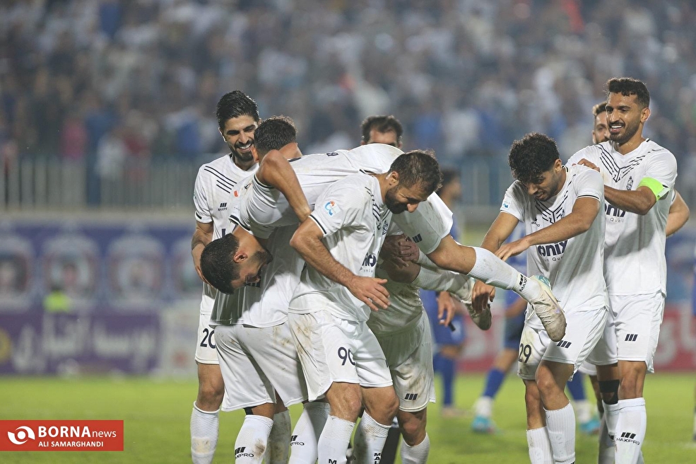 دیدار تیم های فوتبال ملوان _ استقلال خوزستان
