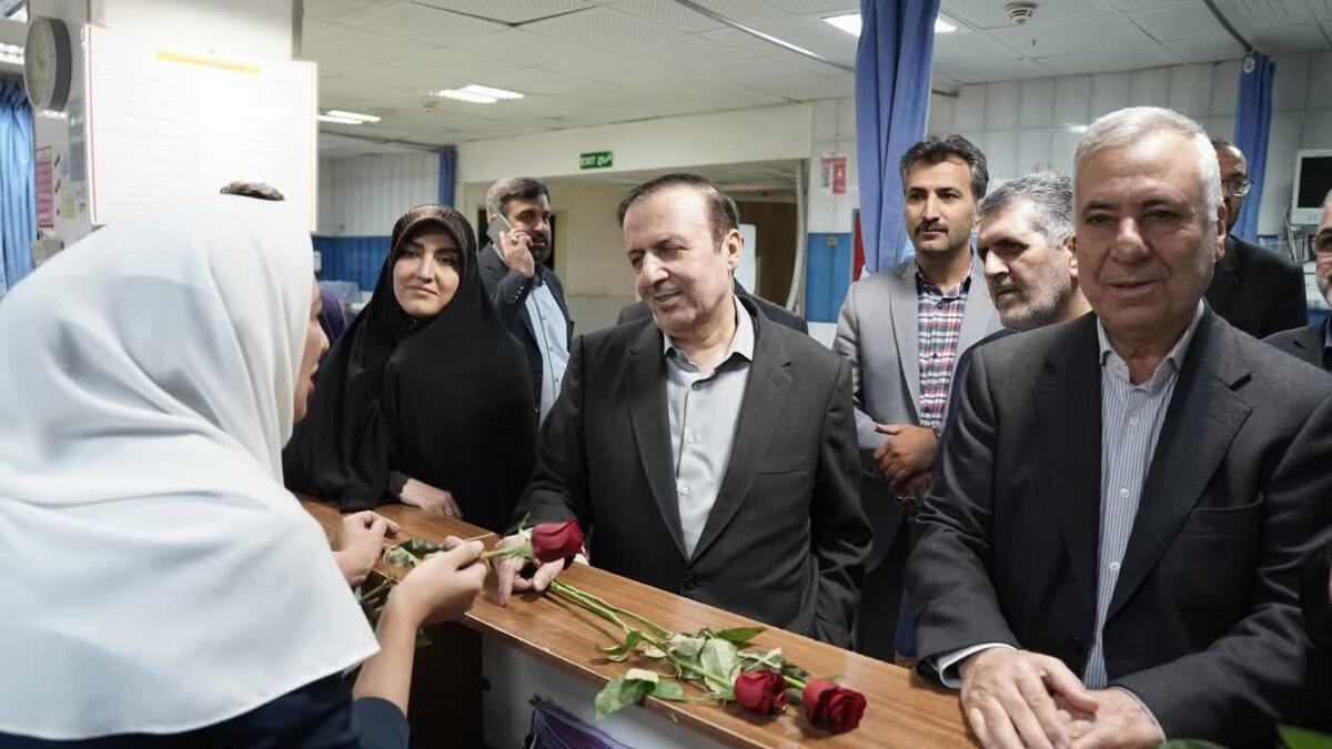 استاندار قزوین با حضور در بیمارستان ولایت از پرستاران تجلیل کرد