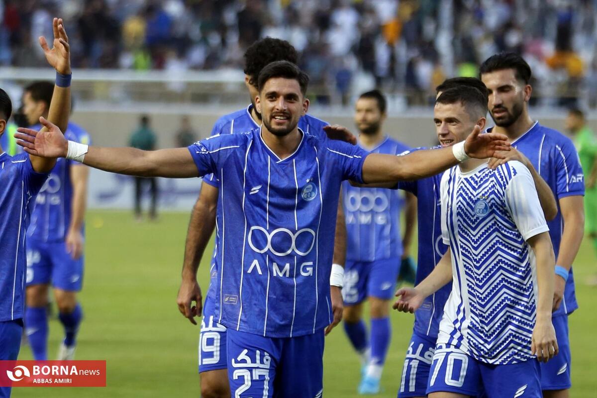 دیدار تیم های فوتبال فجرسپاسی - استقلال