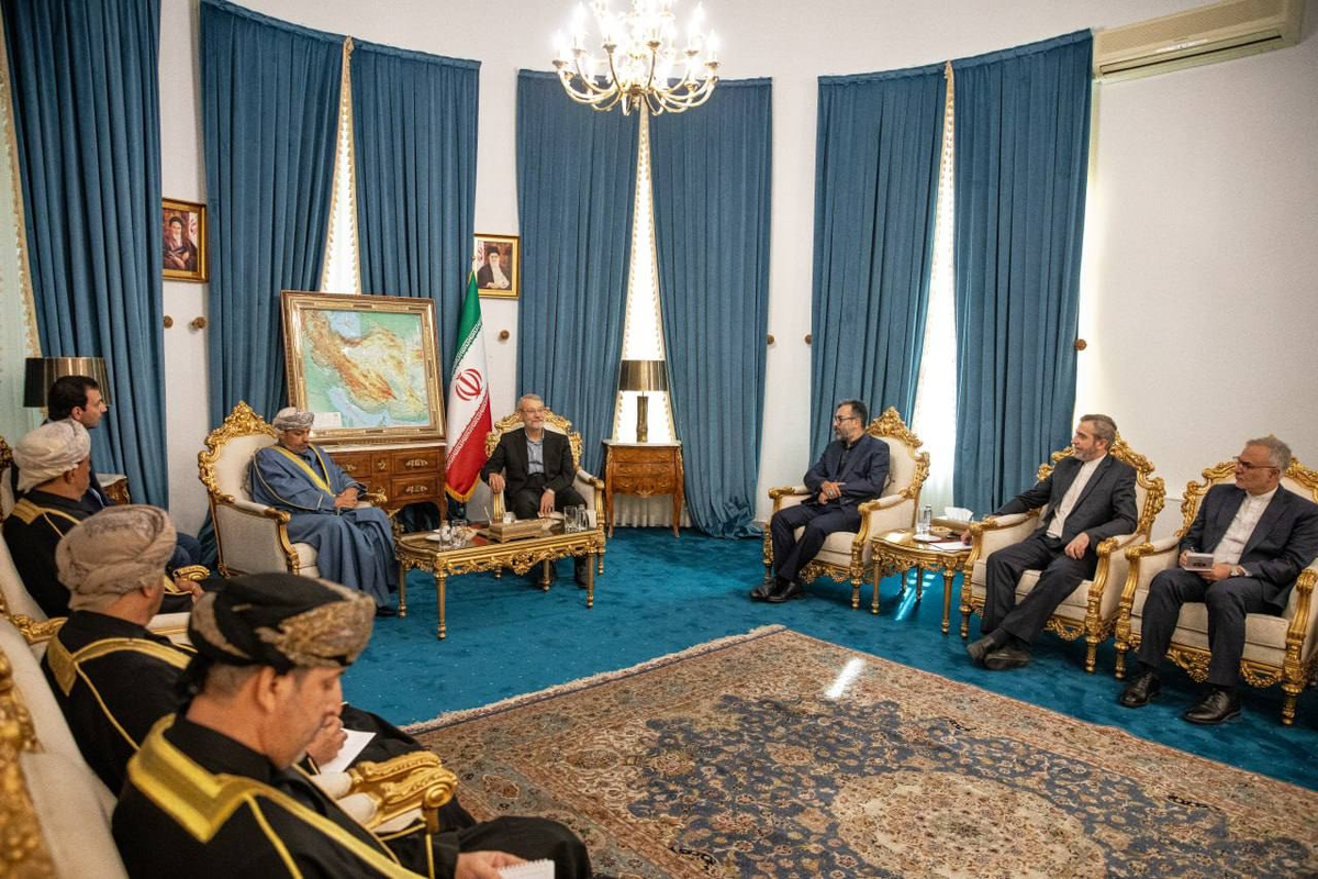 دعوت رسمی وزیر کشور عمان از لاریجانی/ تاکید لاریجانی بر توسعه روابط با مسقط