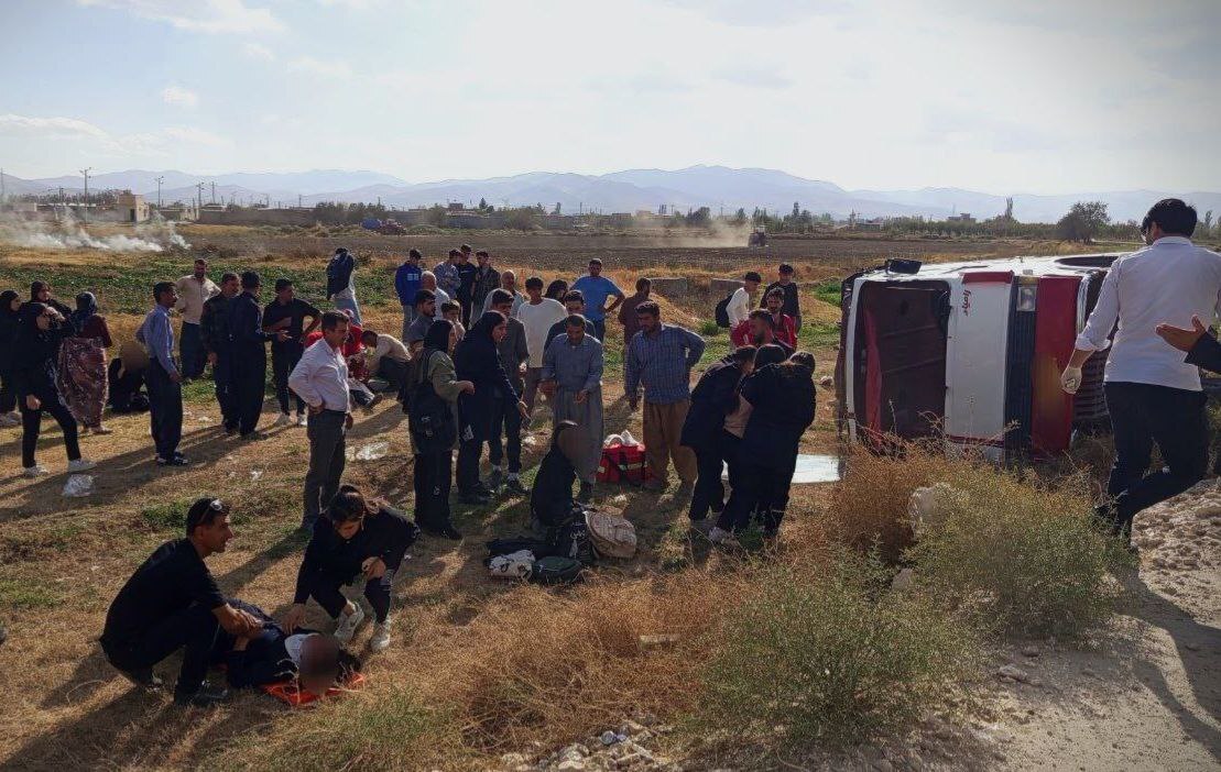 ۱۱ مصدوم بر اثر واژگونی مینی‌بوس در محور مهاباد – ارومیه