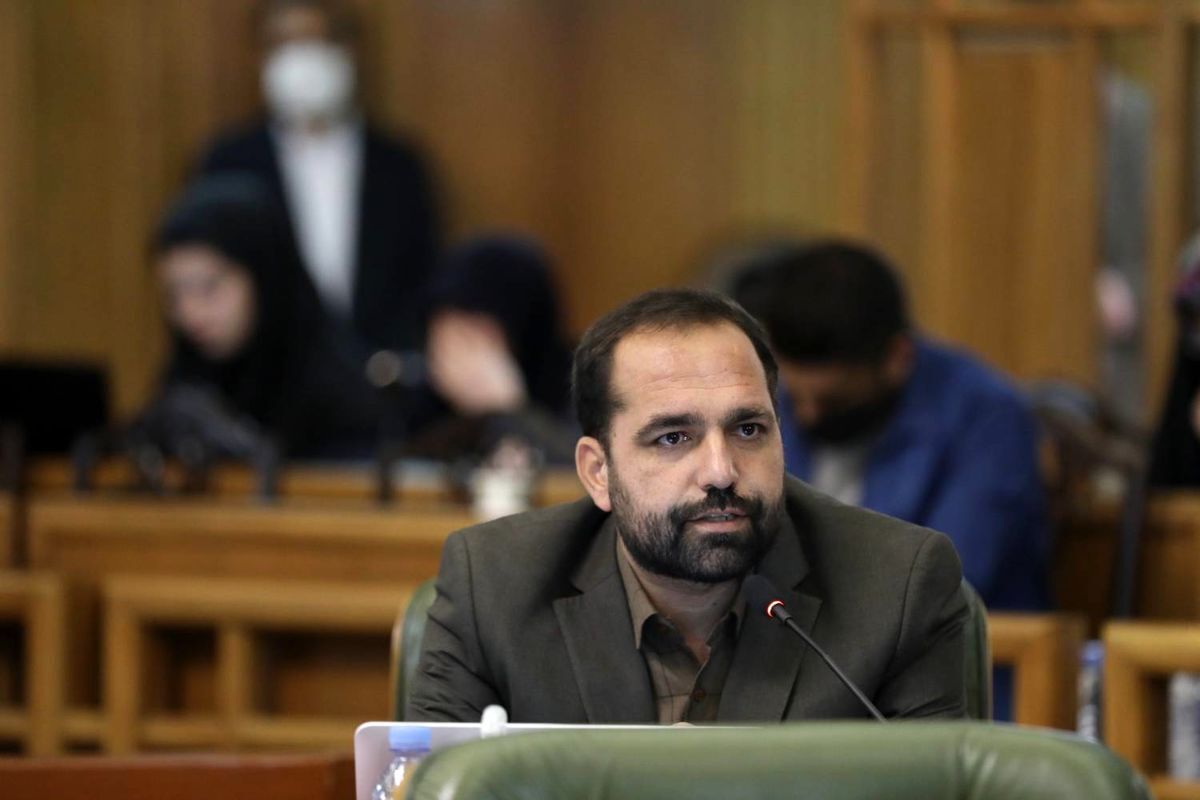 نصف بودجه شهر را برای حمل‌ونقل گذاشتیم، اما ارز در اختیارمان نیست/ بگذارید مشکل مردم حل شود