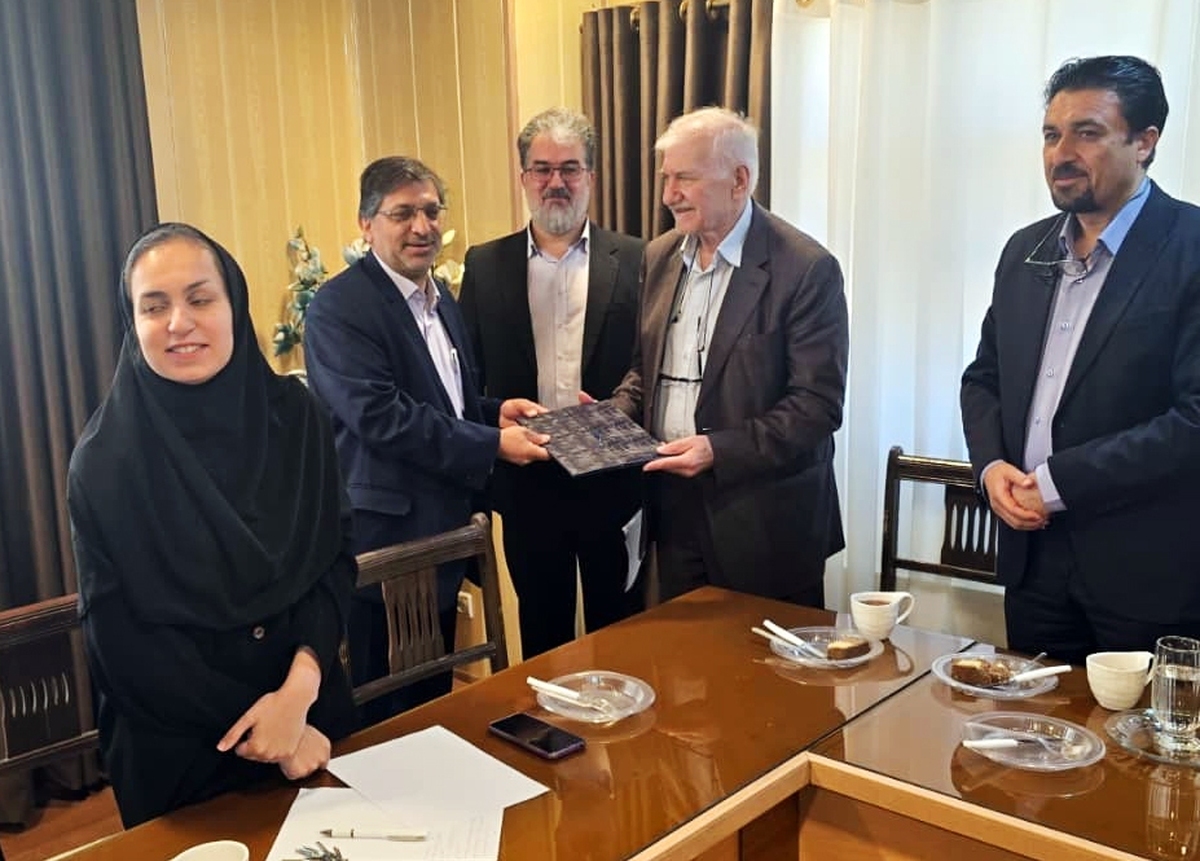 تقدیر از پنج تن از اساتید حامی و عضو صندوق حمایت از دانشجویان رشته پزشکی