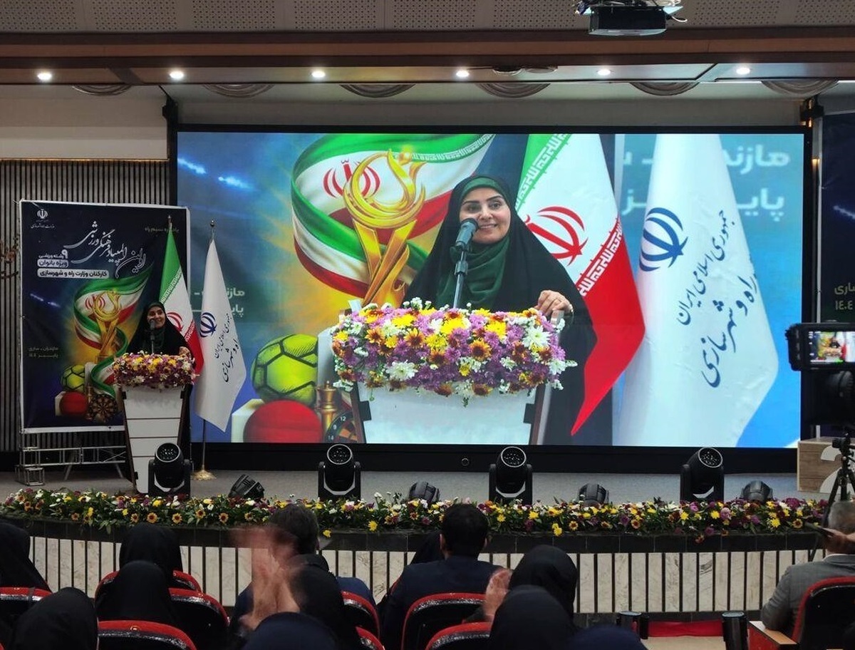 فرزانه صادق : همدلی و نشاط، رمز موفقیت خانواده بزرگ وزارت راه و شهرسازی است