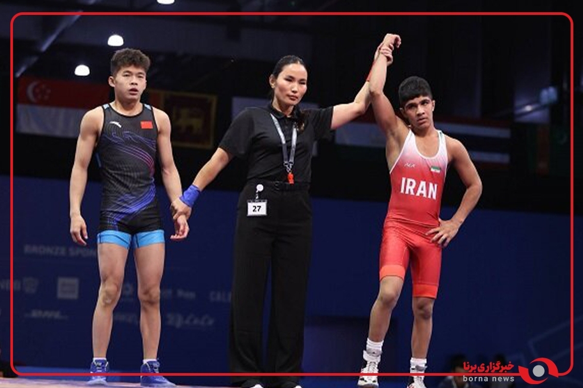 دور افتخار پارسا طهماسبی پس از کسب  مدال طلای کشتی ایران در بازی‌های آسیایی بحرین