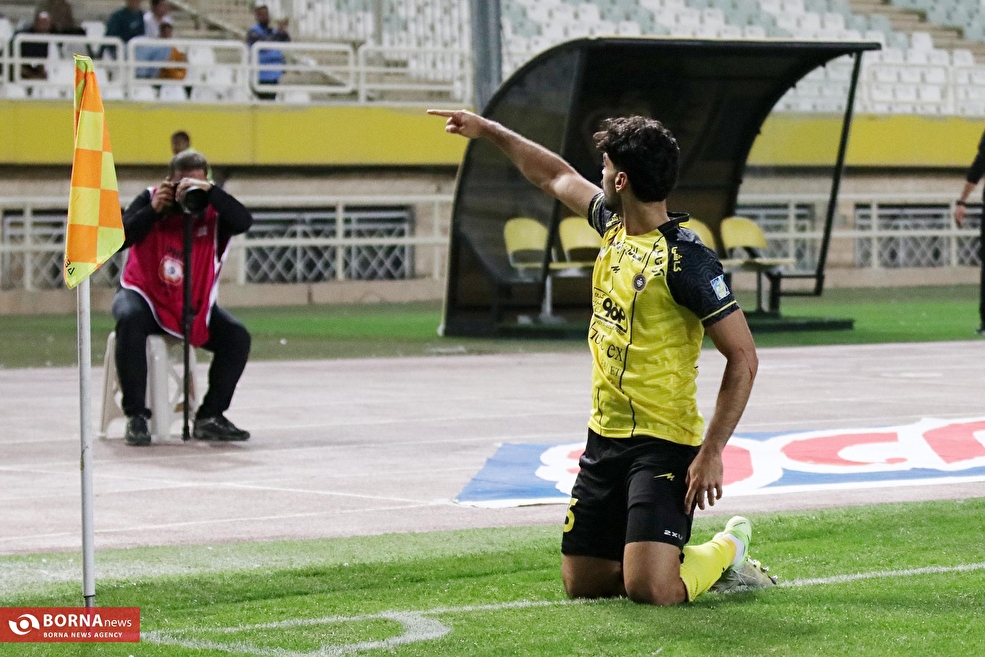 دیدار تیم‌های فوتبال سپاهان - پیکان