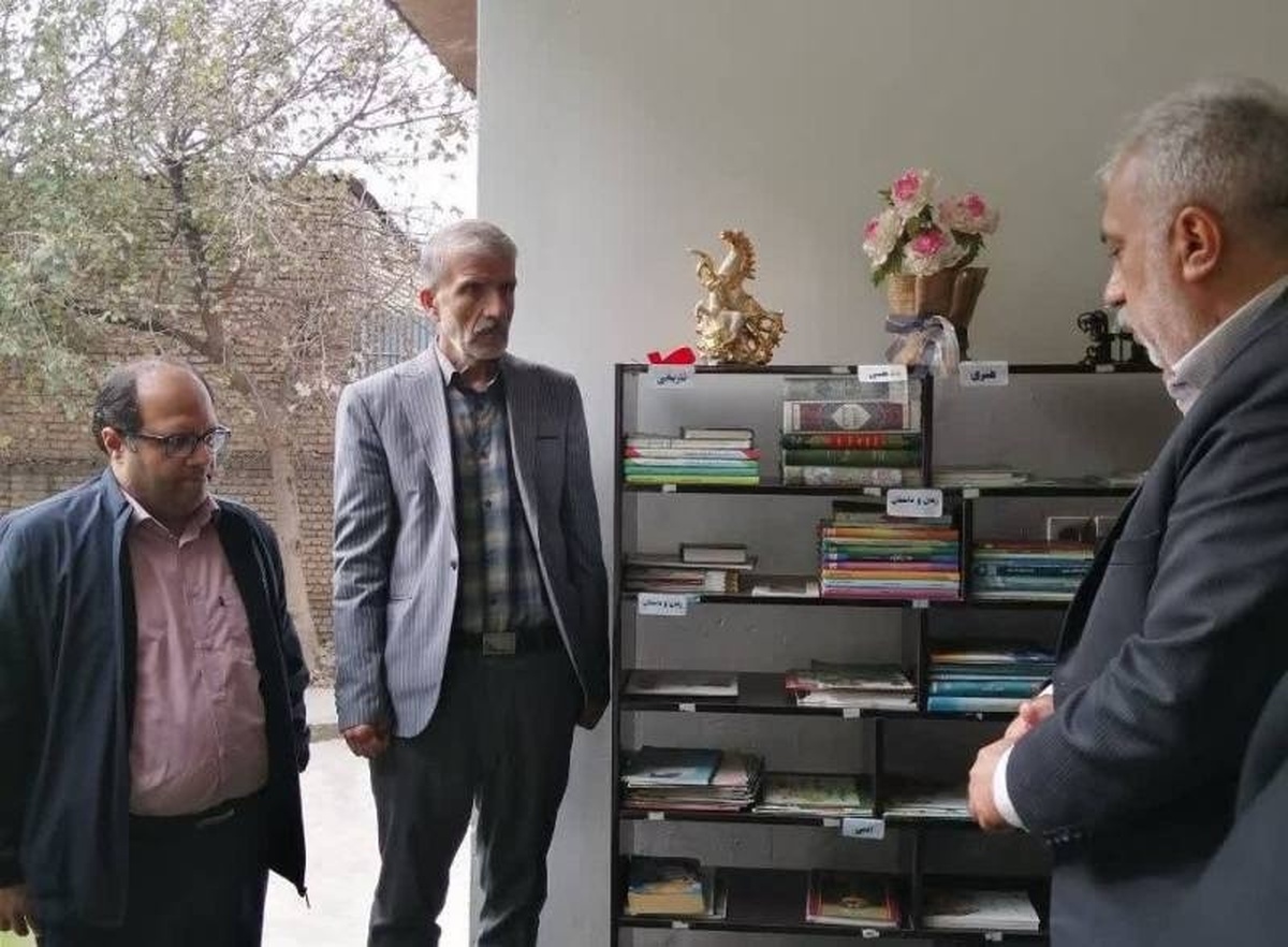 افتتاح کافه کتاب در مدرسه حکیم میرفندرسکی علی آبادکتول