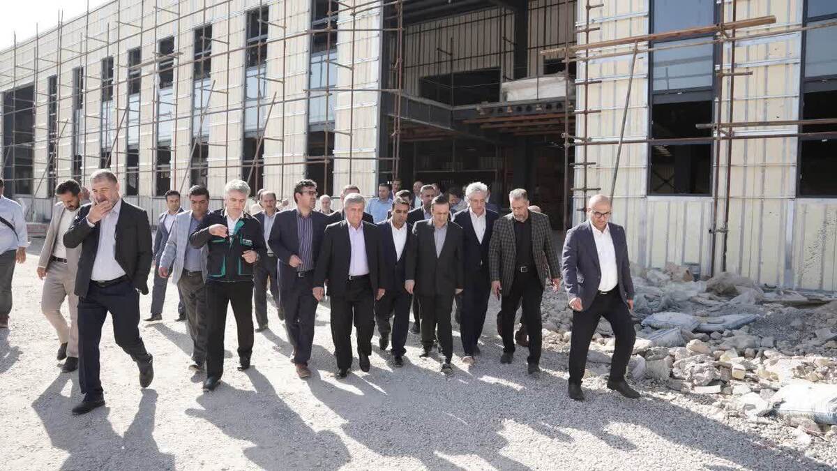 بازدید استاندار قزوین از شرکت شیشه دارویی رازی و طرح توسعه این واحد صنعتی