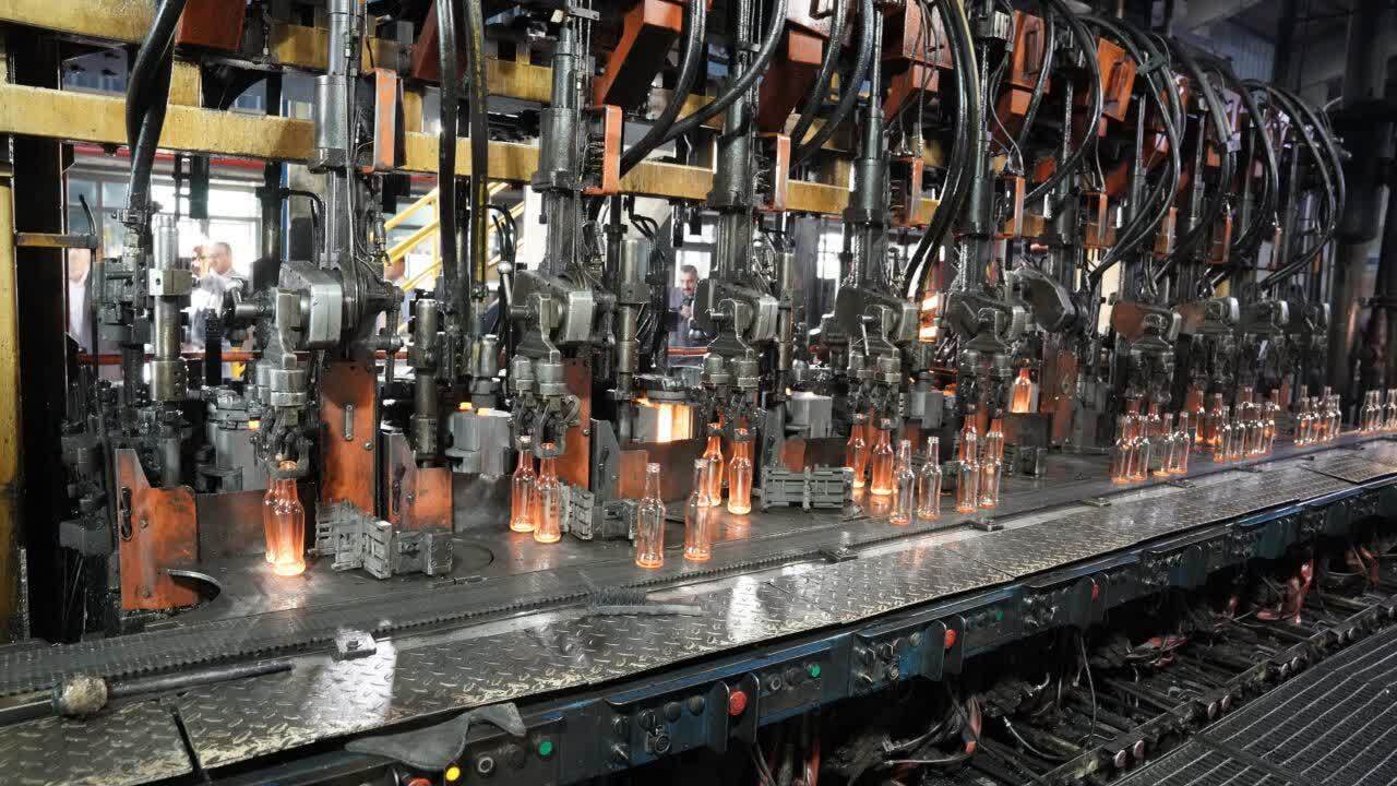 بازدید استاندار قزوین از شرکت شیشه دارویی رازی و طرح توسعه این واحد صنعتی