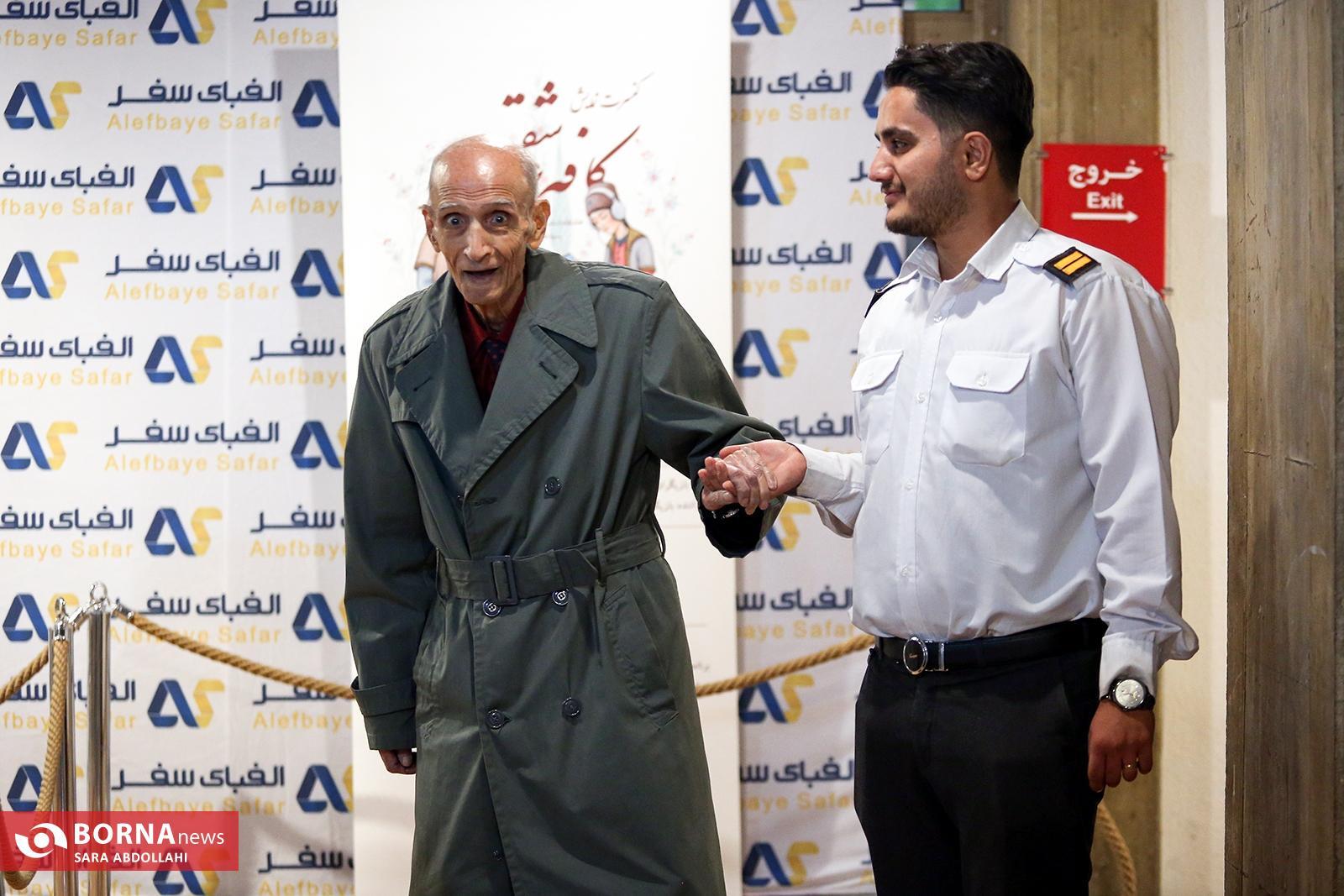 تقدیر از بزرگان عرصه ادب و هنر در جشن مهرگان علم و ادب تقدیر از بزرگان عرصه ادب و هنر در جشن مهرگان علم و ادب