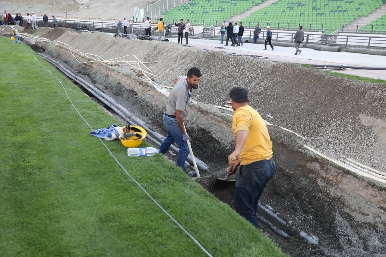 خبرنگاران از روند بازسازی استادیوم آزادی بازدید کردند خبرنگاران از روند بازسازی استادیوم آزادی بازدید کردند