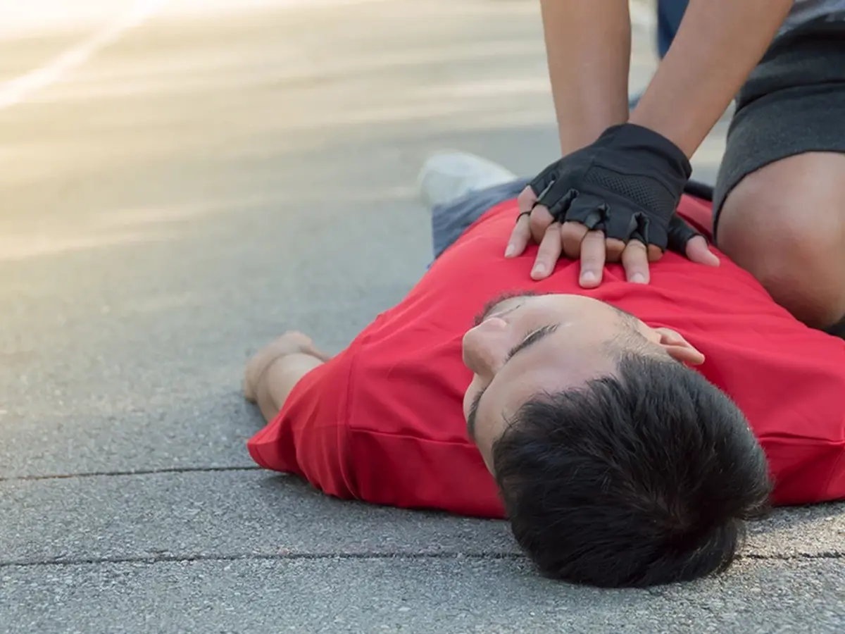 چرا ایست قلبی به جوانی رسید؟ چرا ایست قلبی به جوانی رسید؟