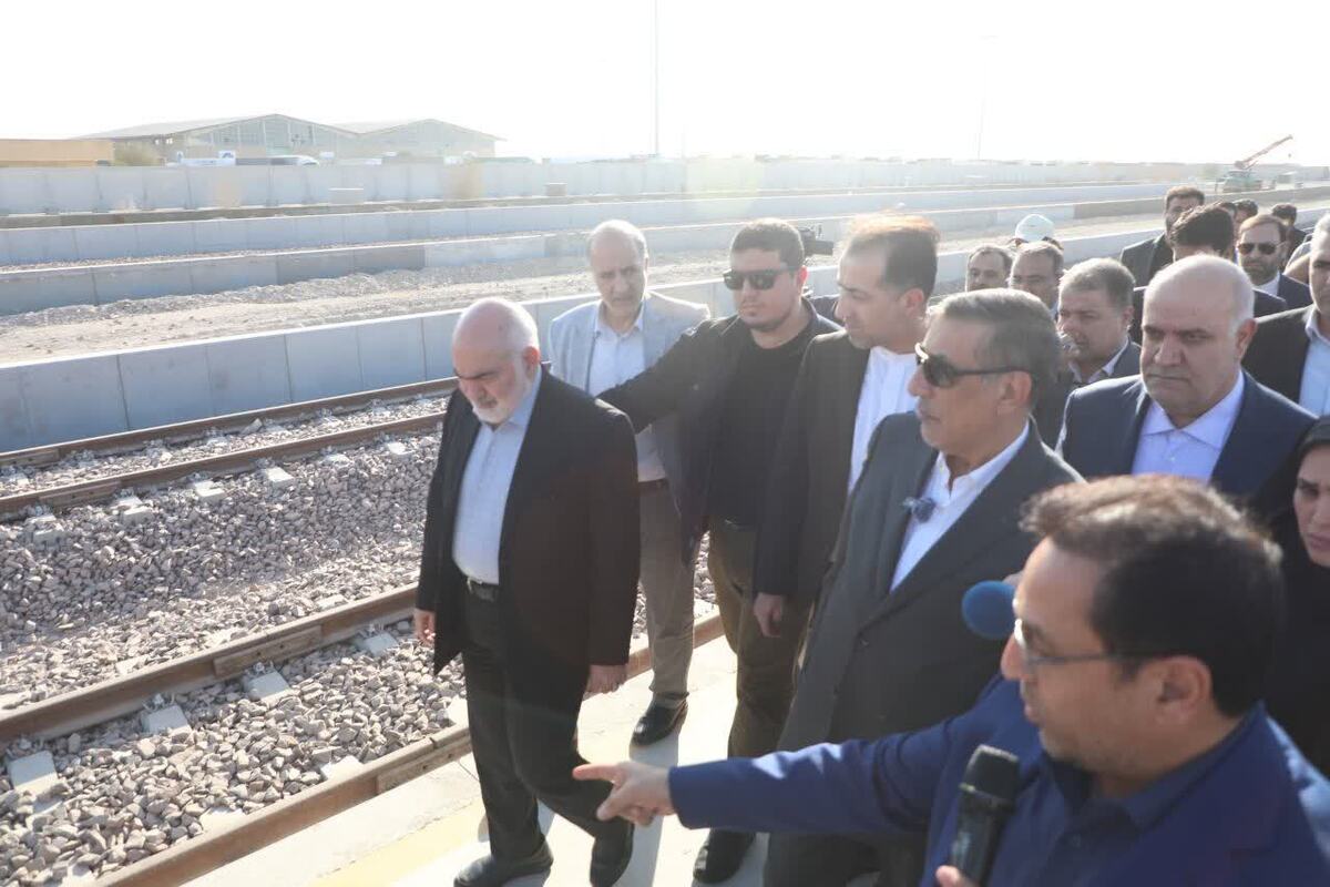 بازدید معاون اجرایی رییس‌جمهور از مسیر راه‌آهن خرمشهر - بصره