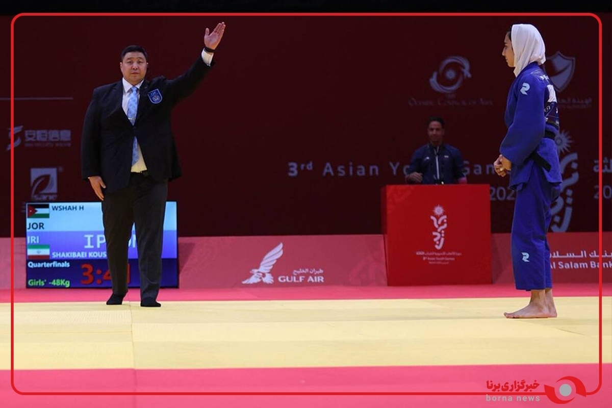 لحظه اعلام پیروزی مهسا شکیبایی توسط داور در رشته جودو در بازی های آسیایی بحرین