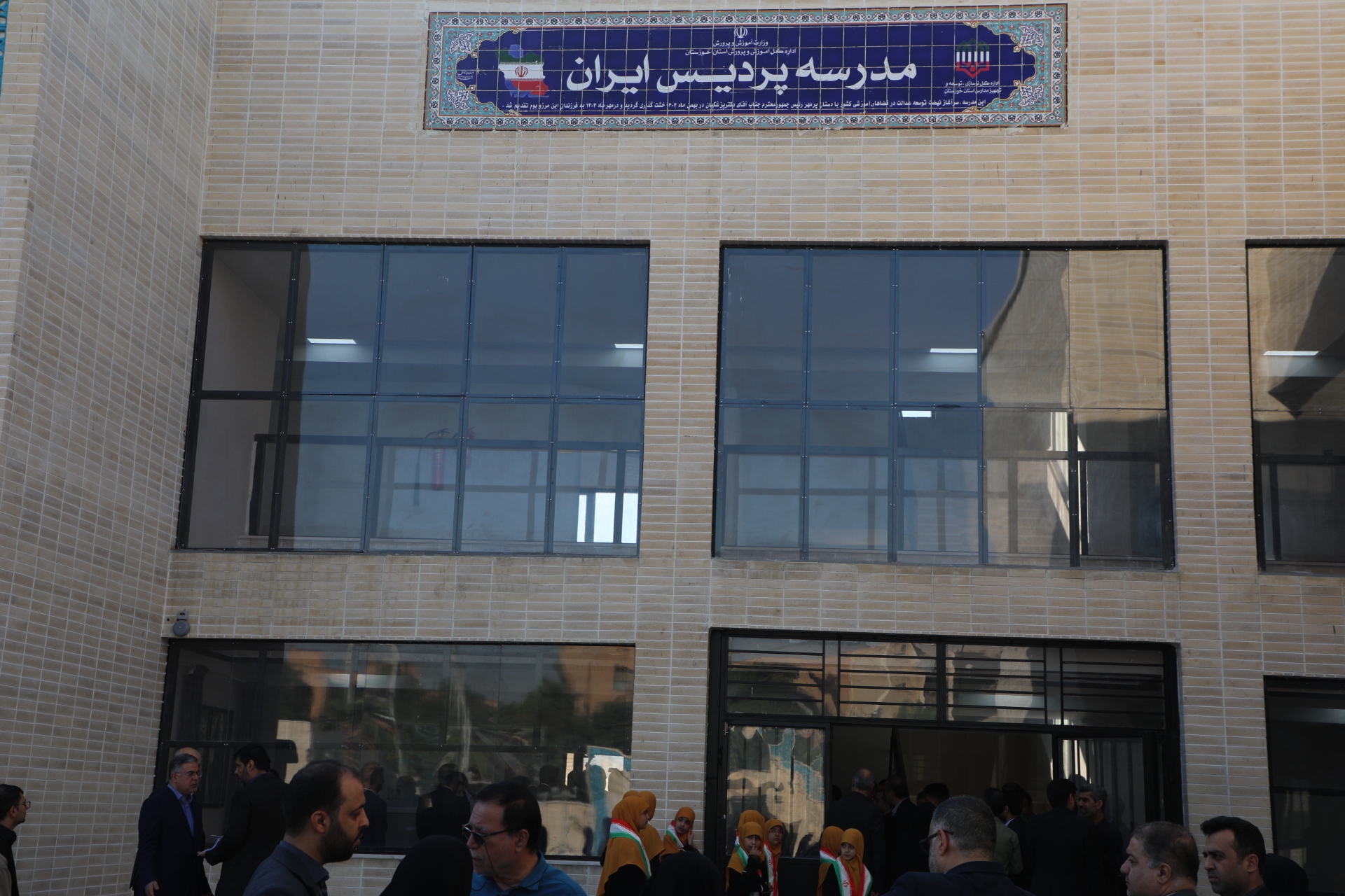 معاون اجرایی رییس‌جمهور از احداث ۶۰۰ کلاس و برنامه‌ریزی برای ساخت ۴۰۰ کلاس جدید تا انتهای سال در خوزستان خبر داد