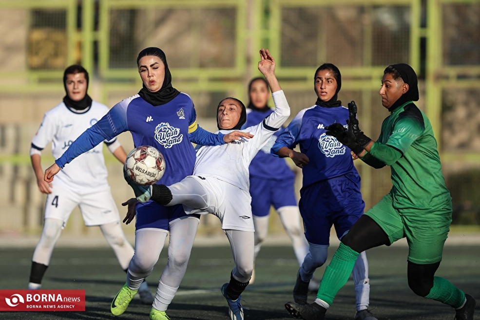 دیدار تیم های فوتبال دختران آوا - گل گهر