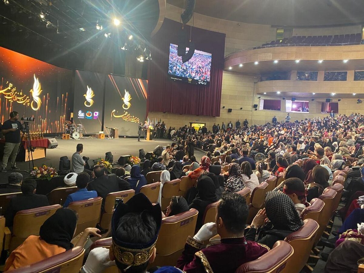 نشان عالی صنایع‌دستی به محمدجواد شوشتری اهدا شد