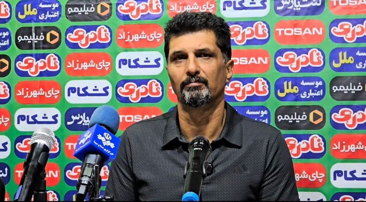 حسینی: به حریف کادو دادیم/ لطفا دربی را در اراک برگزار نکنید