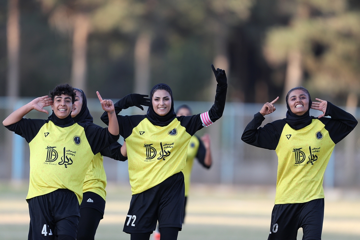 آراد ورزش زاگرس با غلبه بر توکان مهام ایریا در جمع مدعیان صعود باقی ماند