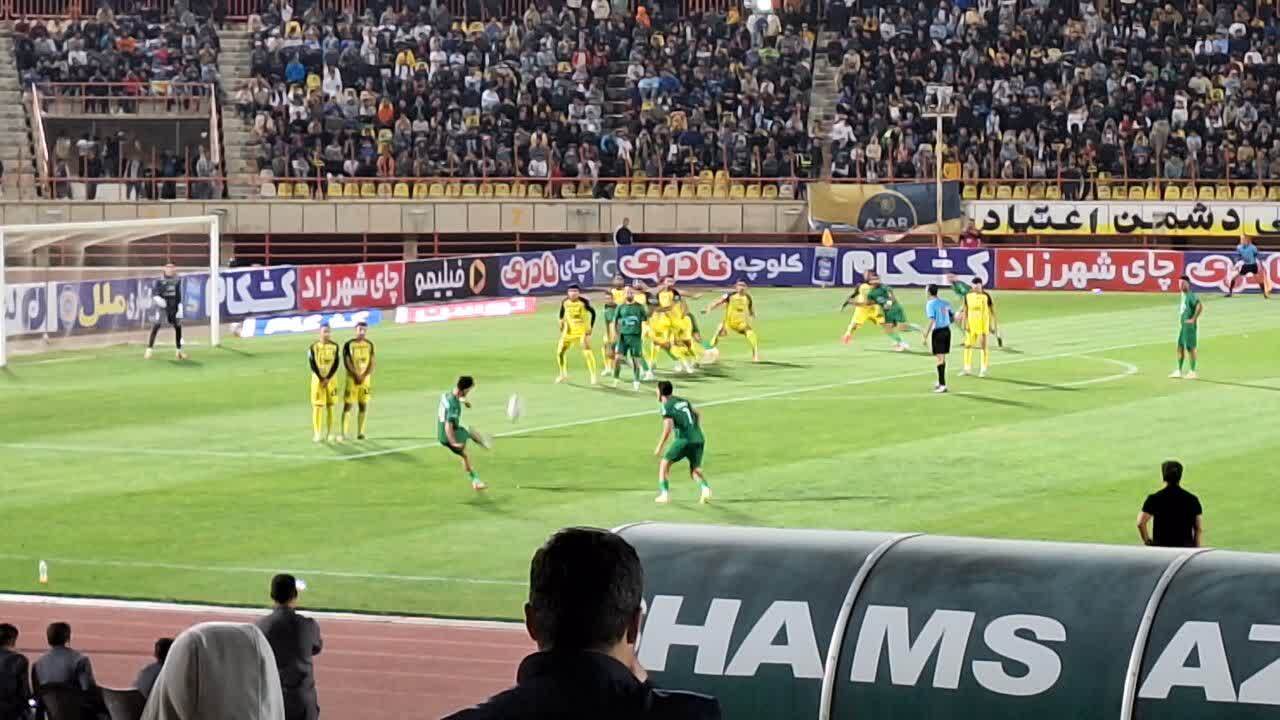 شکست شمس آذر مقابل سپاهان در لیگ برتر شکست شمس آذر مقابل سپاهان در لیگ برتر
