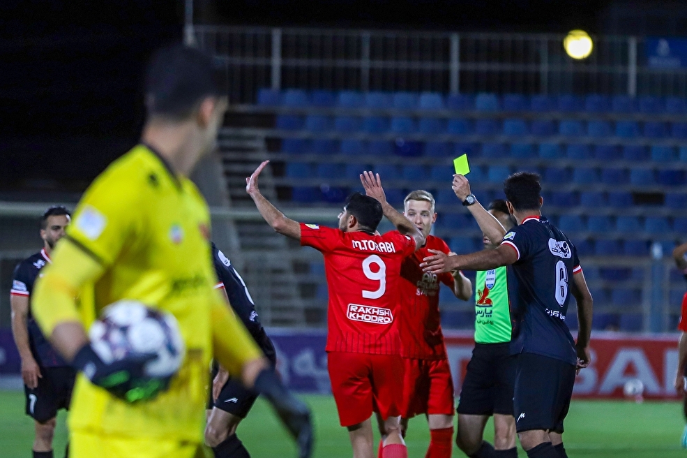 دیدار تیم های فوتبال تراکتور - پرسپولیس