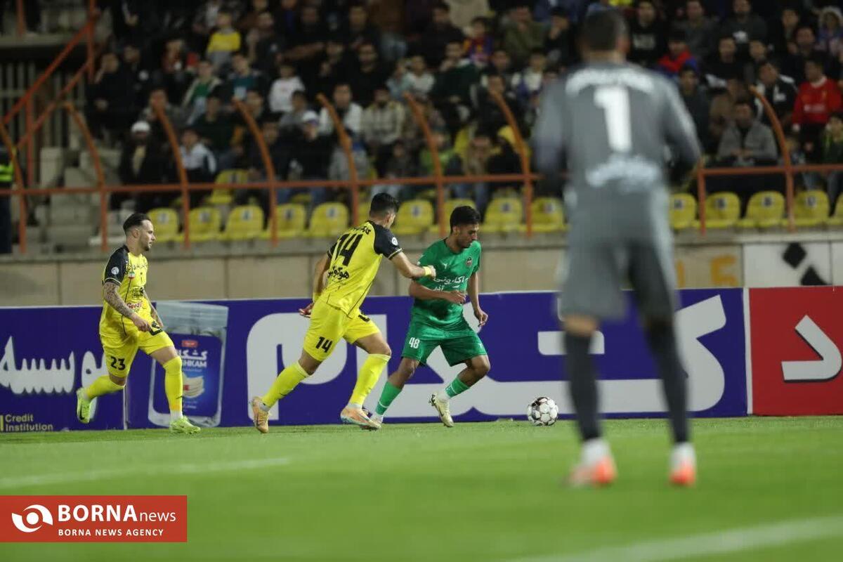 دیدار تیم‌های فوتبال شمس‌آذر - سپاهان