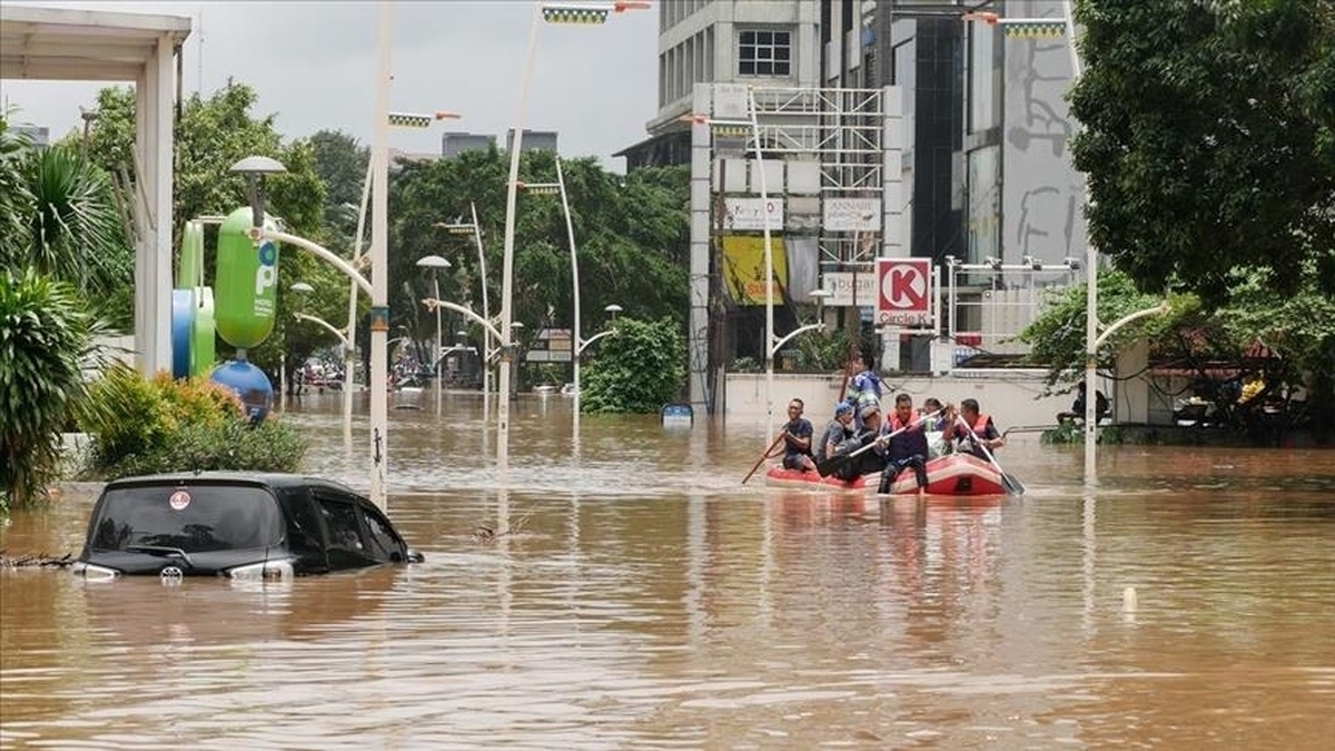 سیل در اندونزی، سریلانکا و تایلند نزدیک به ۱۰۰۰ کشته بر جا گذاشت