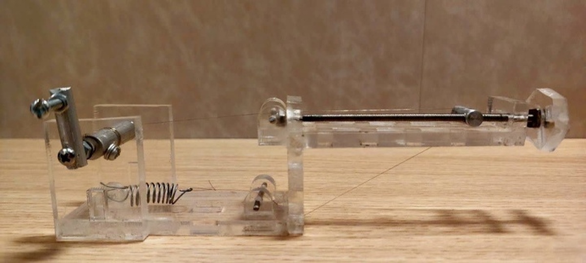 ثبت اختراع ابزار قابل‌تنظیم برش مورب گل رس توسط هنرمند زرین‌دشت