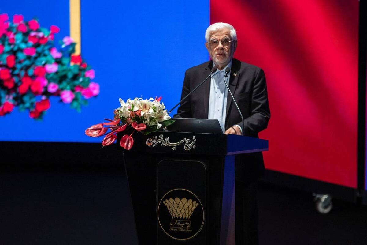 عارف: نهادهای حاکمیتی تصدی‌گری در زمینه صنعت بیمه را کنار بگذارند