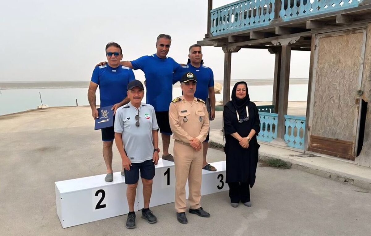 قهرمانان مسابقات قایقرانی روز نیروی دریایی در بوشهر معرفی شدند