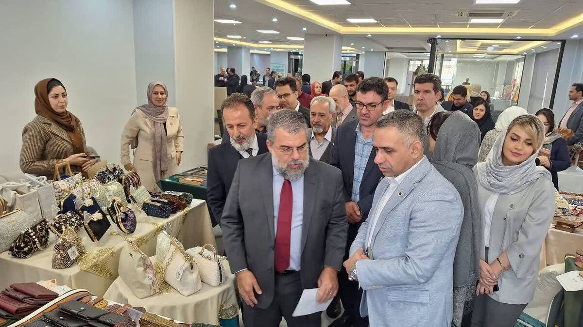 سفیر برزیل در ایران از نمایشگاه صنایع دستی قزوین دیدن کرد