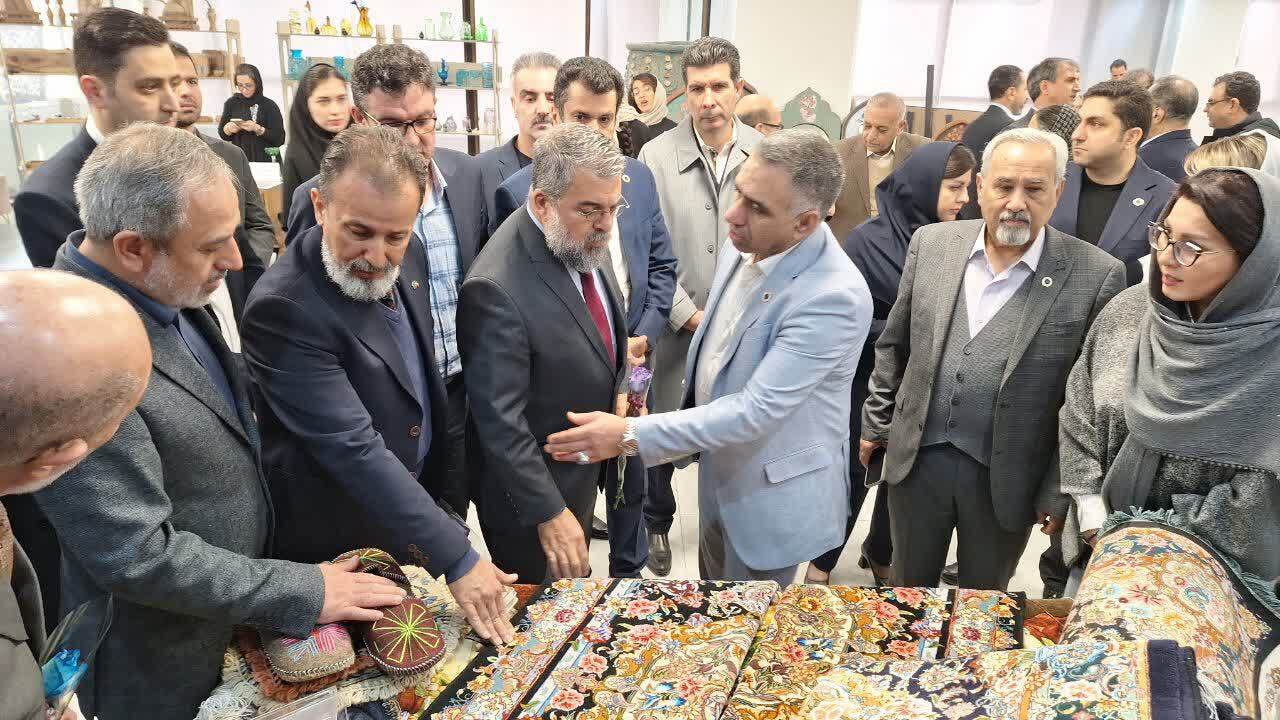 سفیر برزیل در ایران از نمایشگاه صنایع دستی قزوین دیدن کرد