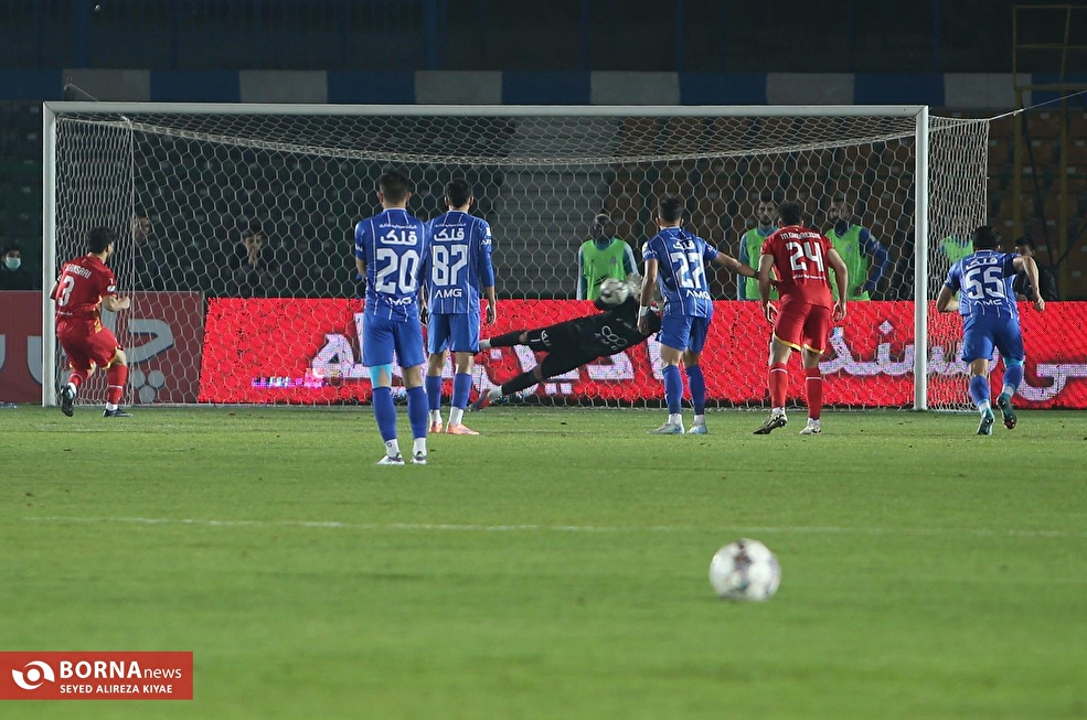 دیدار تیم‌های فوتبال استقلال و فولاد (۲)