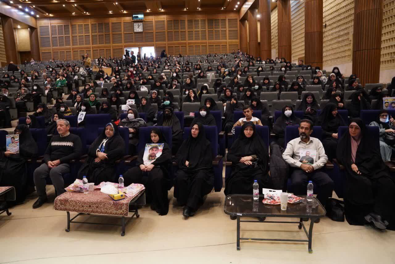 عزت و اقتدار امروز ایران اسلامی مرهون صبر و ایثار مادران وهمسران شهداست عزت و اقتدار امروز ایران اسلامی مرهون صبر و ایثار مادران وهمسران شهداست