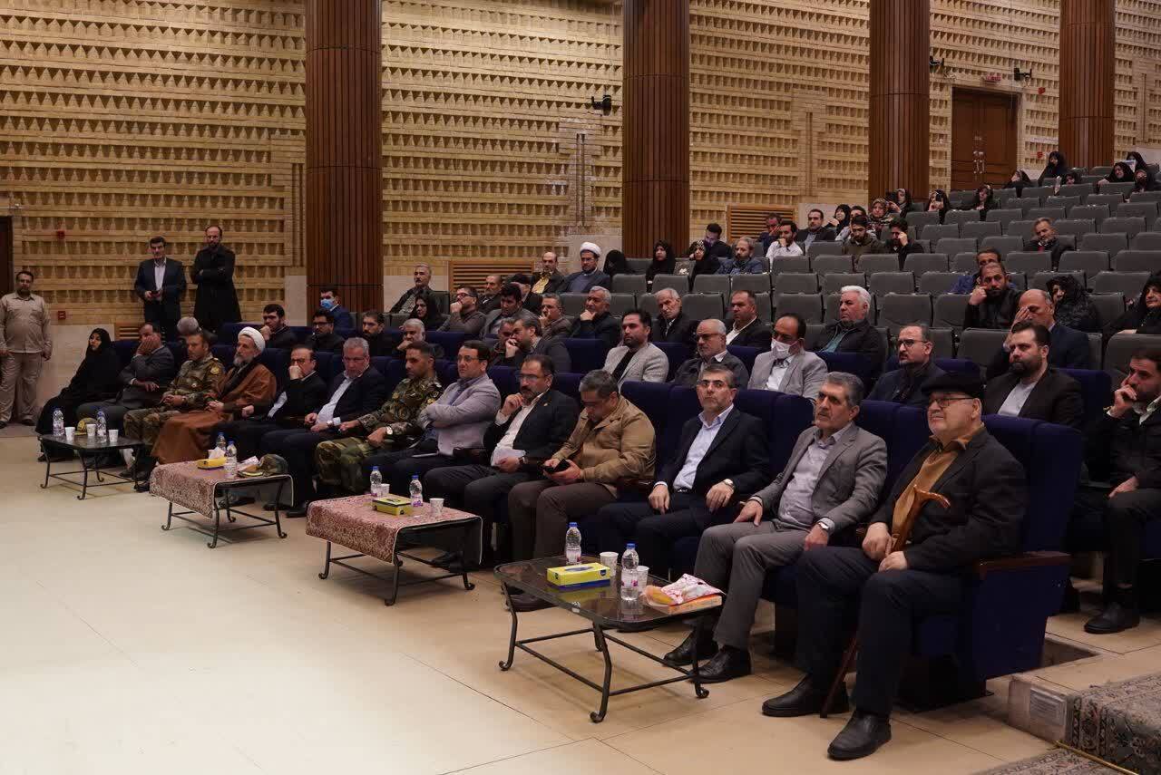 خانواده‌های شهدا تاج افتخار ملت هستند 