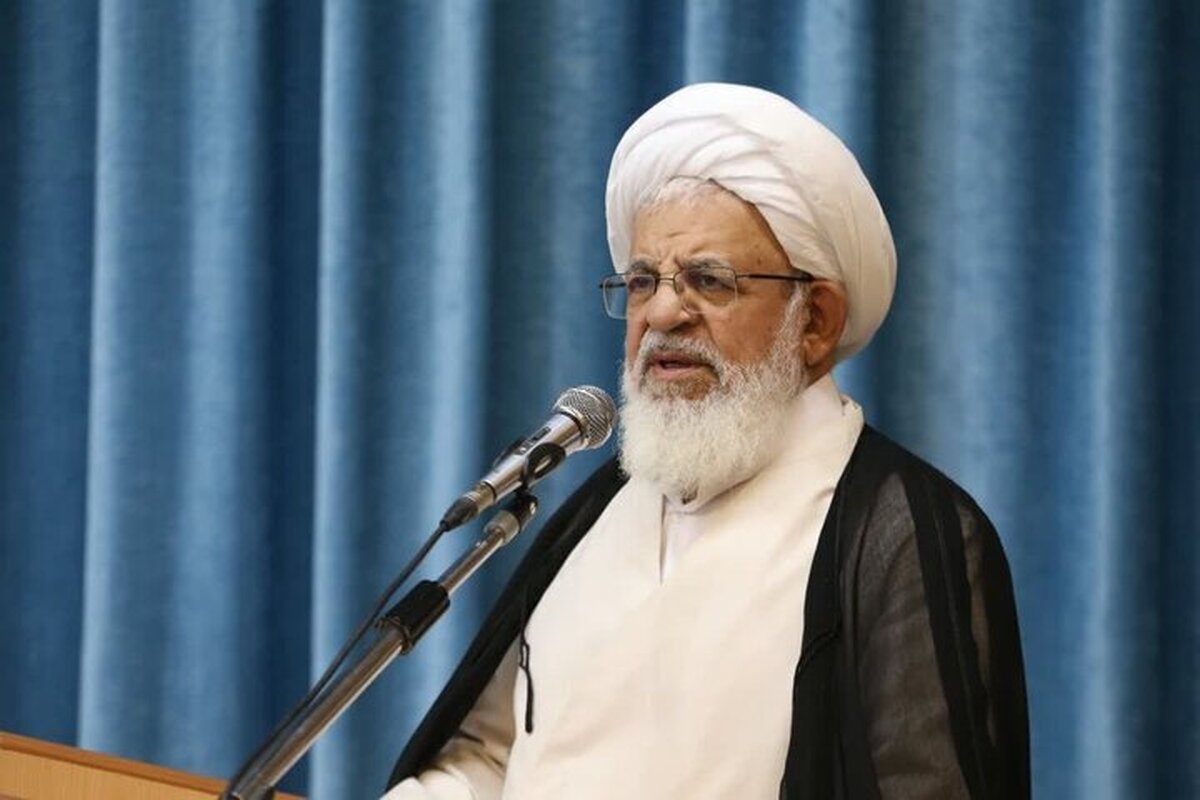 دشمنان در پی گرفتن هویت الهی از نسل جوان هستند