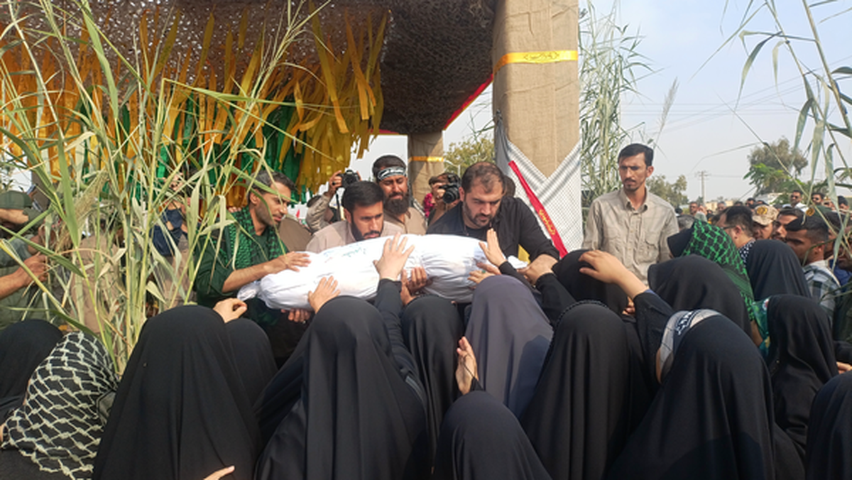 پیکر مطهر شهید گمنام در منطقه یکم نیروی دریایی سپاه به خاک سپرده شد