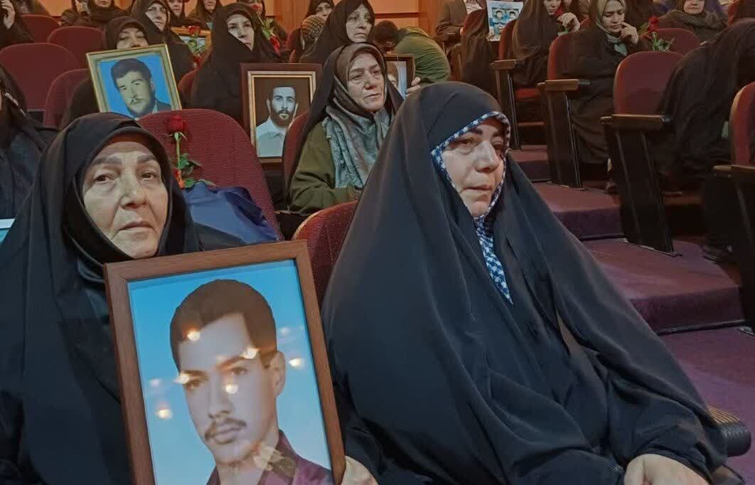 شکوه ایثار در استان البرز/ مادران شهدا شناسنامه استقامت ملت شکوه ایثار در استان البرز/ مادران شهدا شناسنامه استقامت ملت