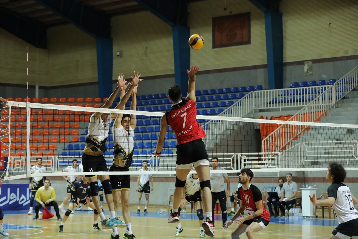 مربی قزوینی، افتخار قزوین در لیگ برتر والیبال کشور