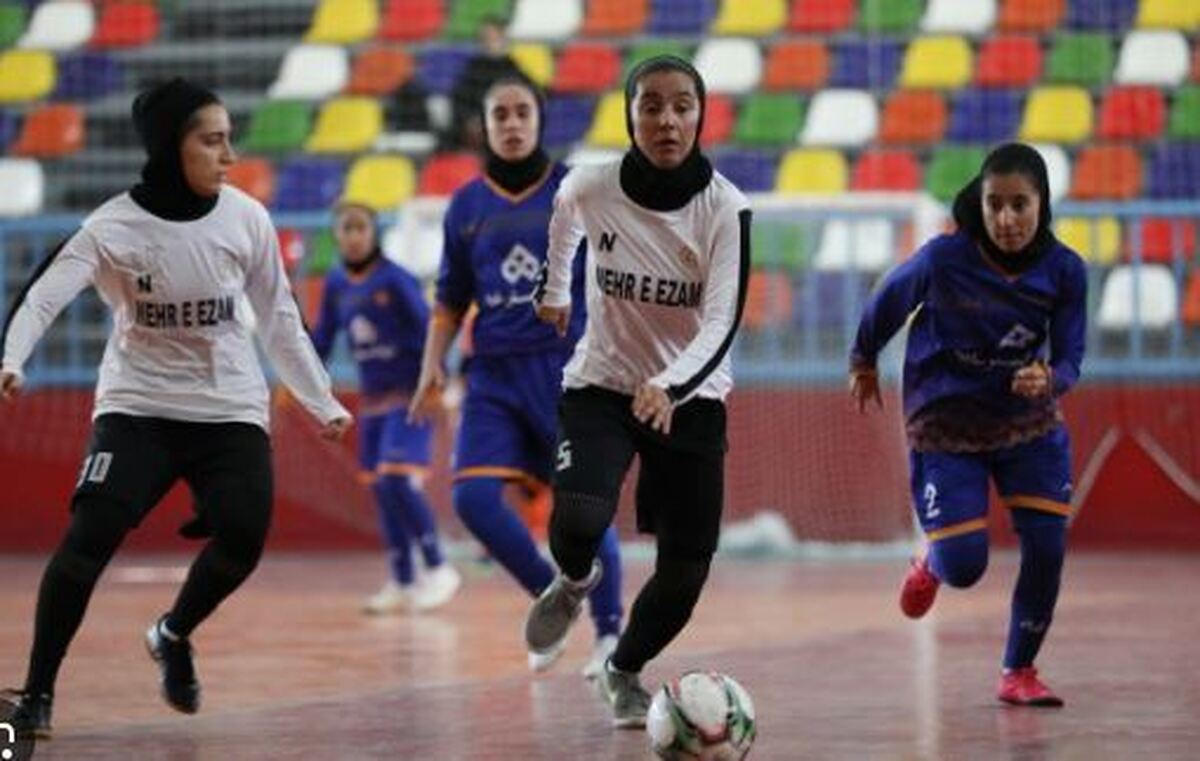 مصاف بانوان فوتسالیست گلبرگ مقابل نماینده آبادان 